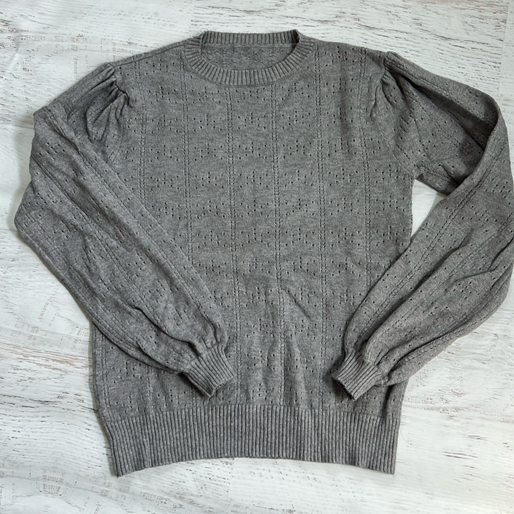 Crew -Neck  puff long sleeve light weight Sweater SMALL
